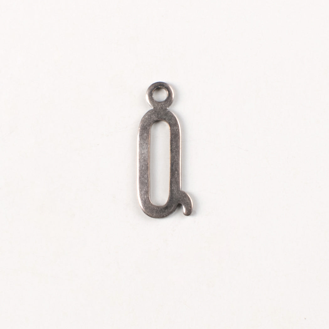 15x6mm Q Letter Charm, Classic Silver Metal Stamping, pk/6