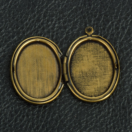 Locket 28x22mm Oxford Stripe Oval Vintage Gold Locket, Antiqued Brass, pack of 2