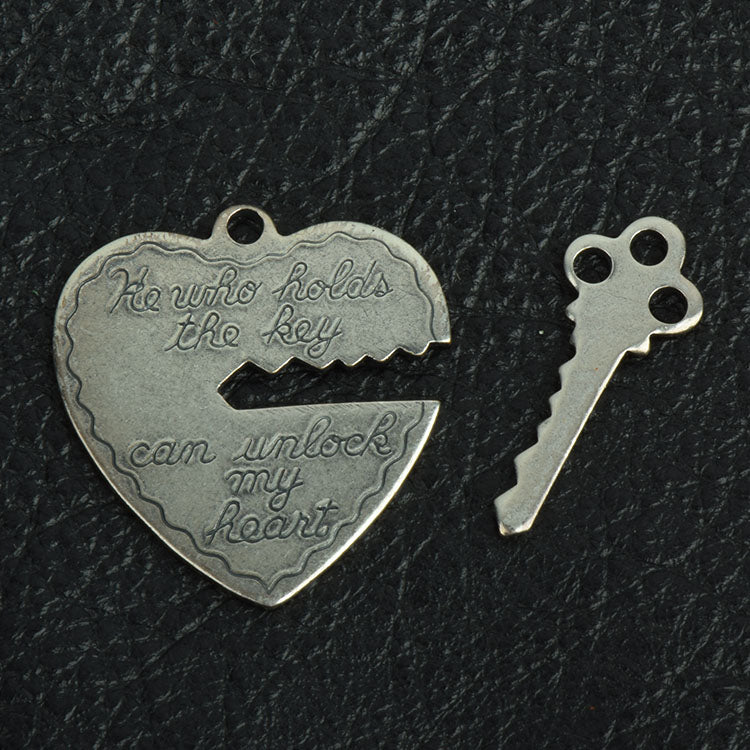 Vintage Heart-n-Key Charm/Pendant, Classic Silver -pk/6