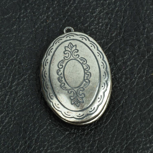Silver Plate Locket 38mm x27mm(1.5x1in) Engraved Oval Locket, Classic Silver, pkg/2
