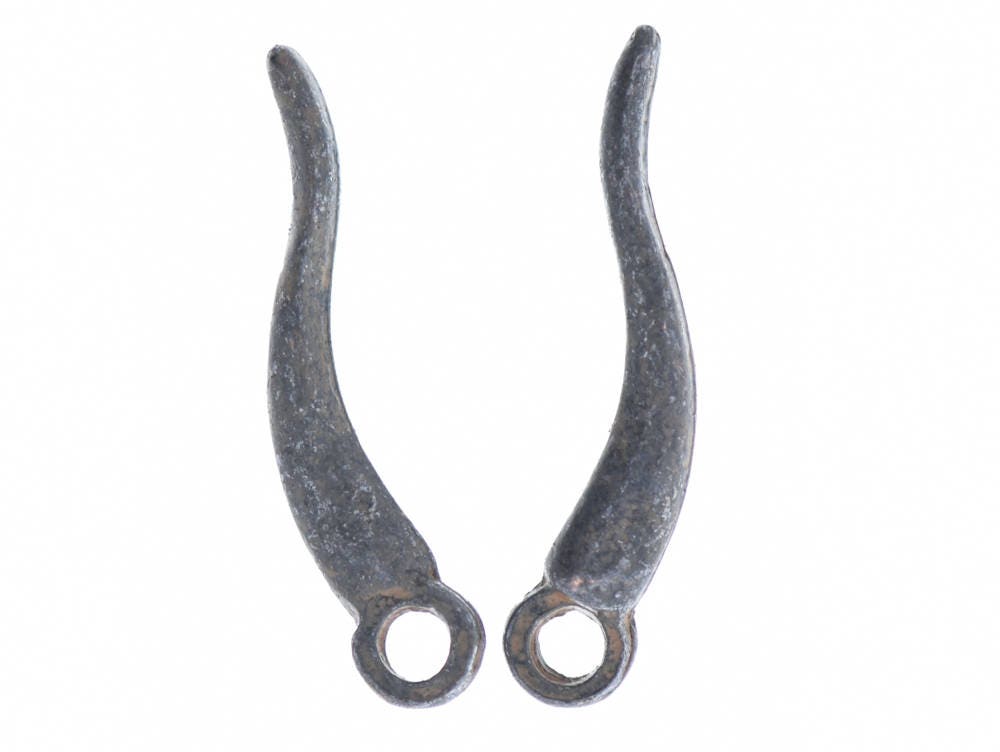 Horn Charm, cast metal drops, 35mm, rusty finish, pack of 6