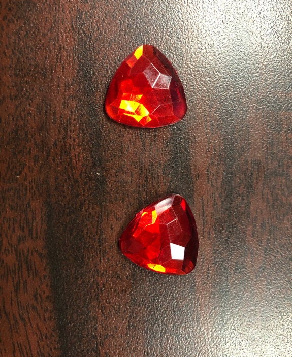 Flat Back 19mm red Crystal Faceted Triangle Stone pk/12 06036.11