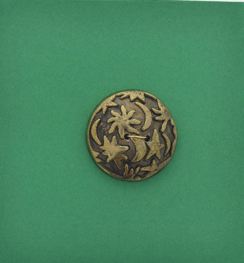 Vintage Button, 2-hole, 28mm round, Celestial Moon, Stars and Sun, gold plated with antiquing, made in Germany, pack of 4