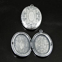 Locket 28x22mm(1.1x.85in) Engraved Oval Locket, Classic Silver, pkg/2