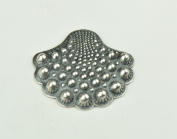 Metal Shell Charm, 31mm wide classic silver , 6 ea