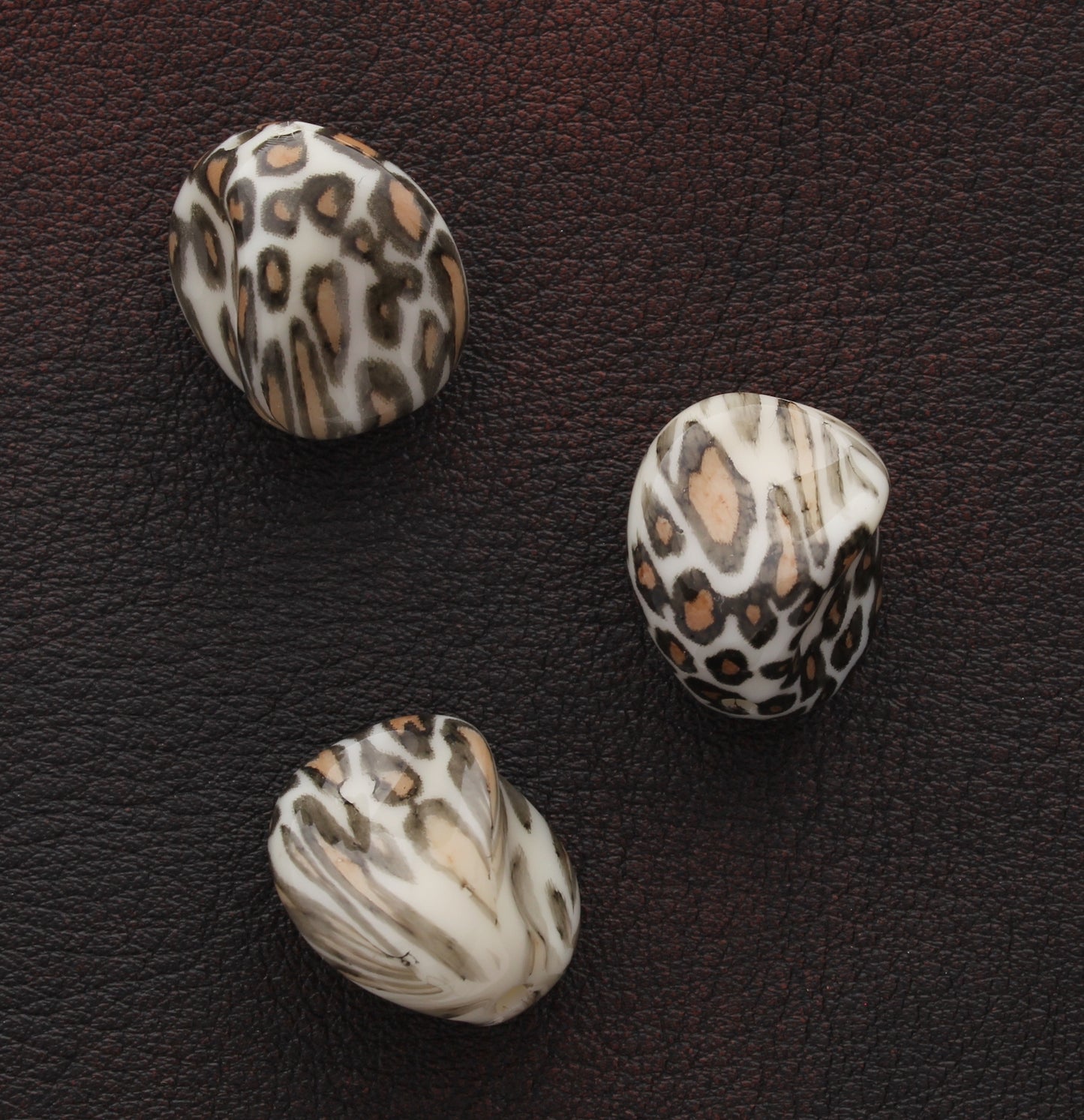 Leopard-Print-Nugget-Shaped-Lucite-Bead