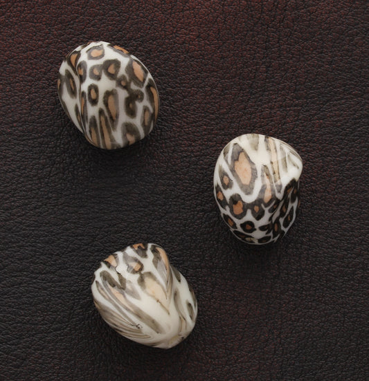 Leopard-Print-Nugget-Shaped-Lucite-Bead