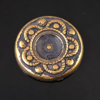 32mm Rnd Baroque Shield, 15mm Bezel Setting, Antique Gold, each