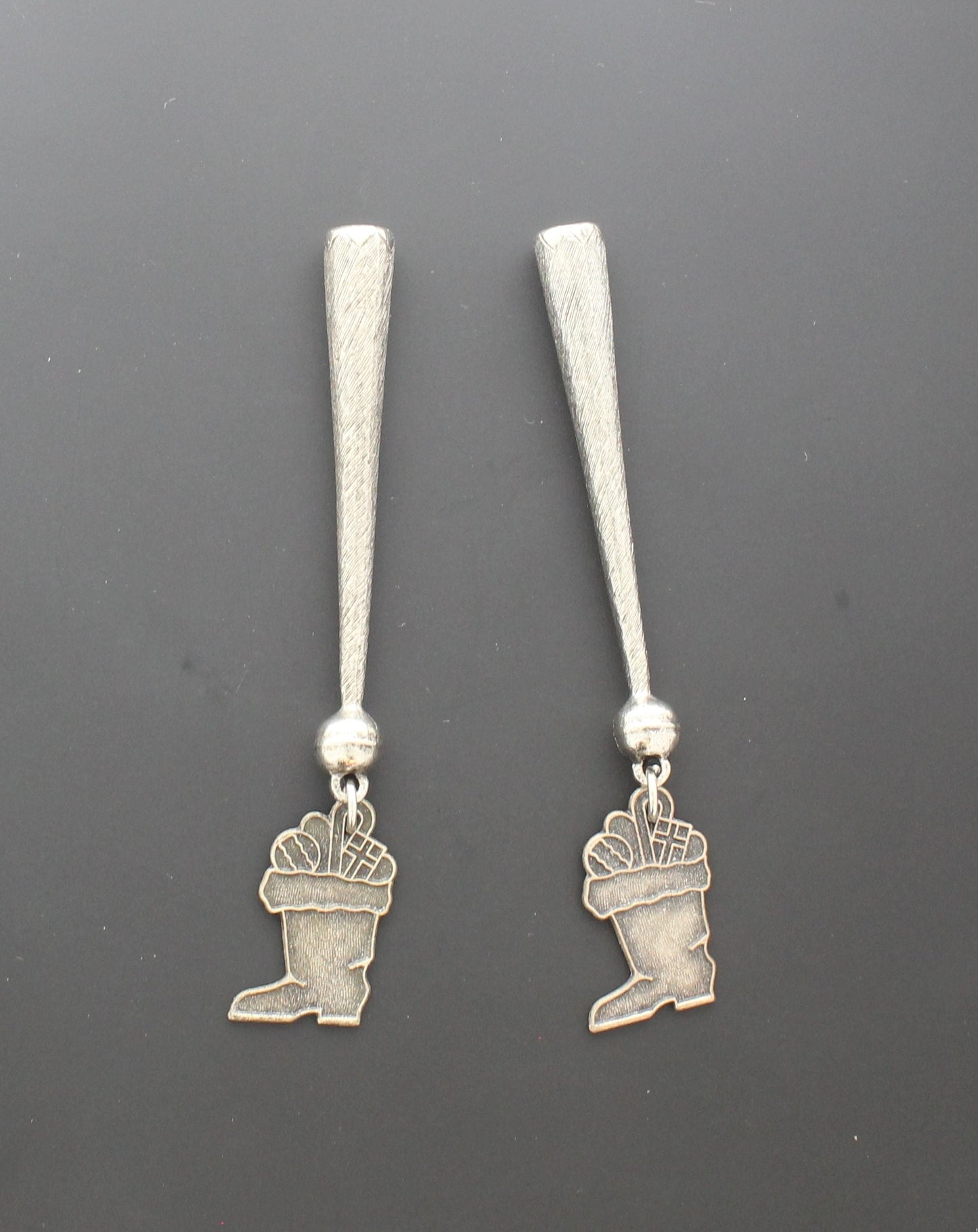 Yuletide Trot – Holiday Boot Bolo Tips with Festive Basket Charms, 84.3mm , pair