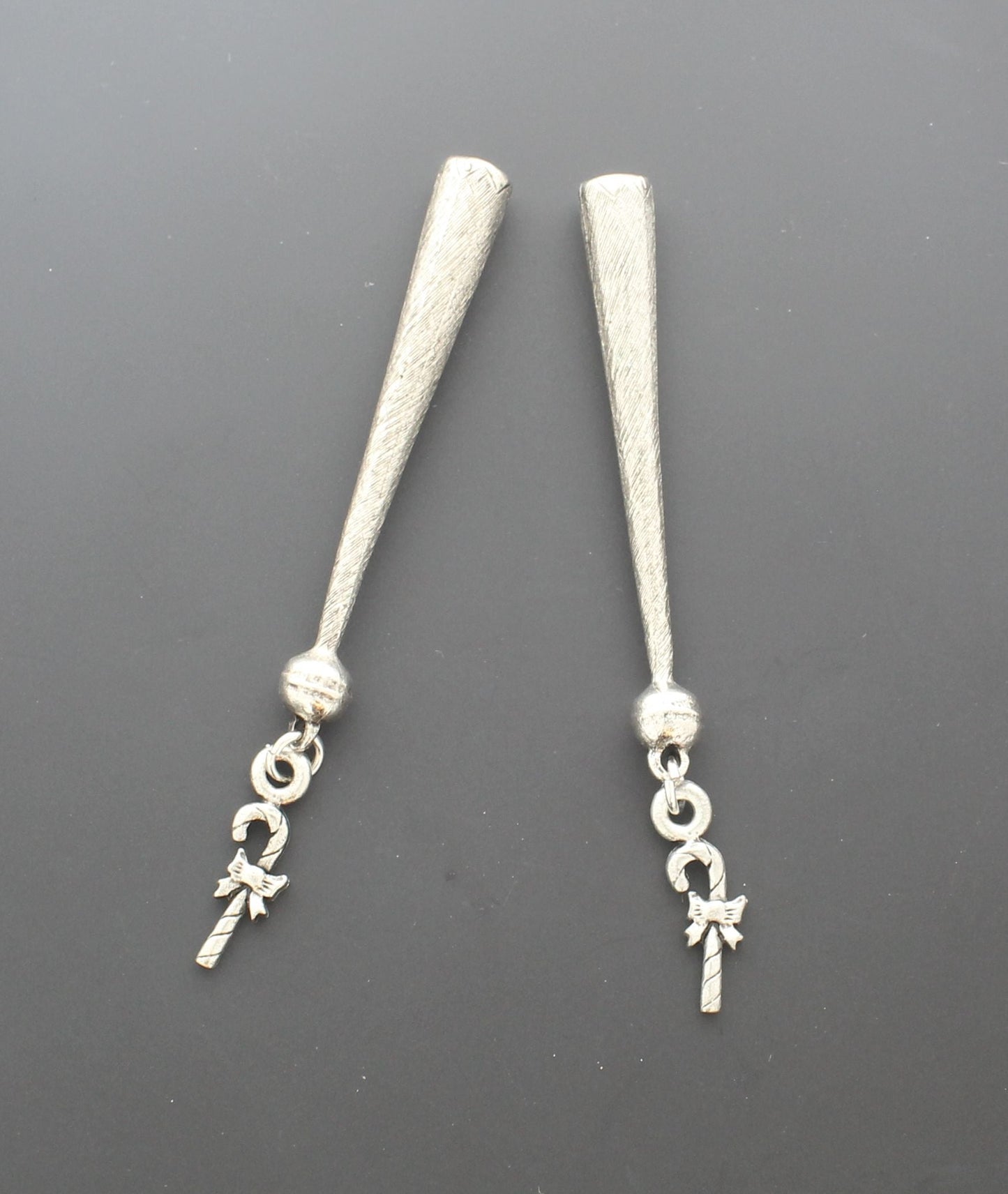 Cane Trail – Candy Cane Bolo Tips with Holiday Charm, 83.2mm, pair