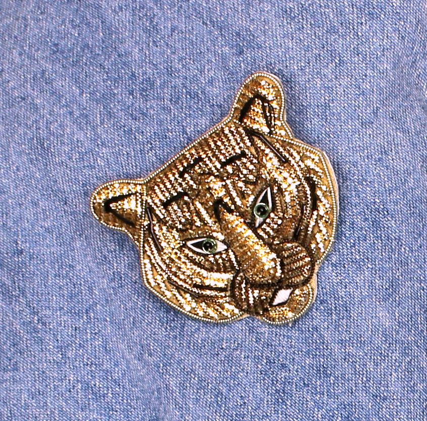 51mm x 49mm Sequin Tiger Face Hat Pin Brooch, each