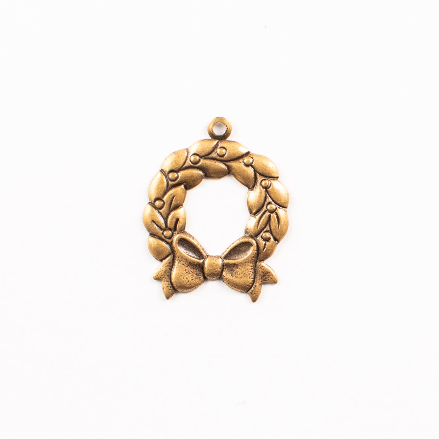 18mm Antique Gold Christmas Wreath Charm, pack of 6