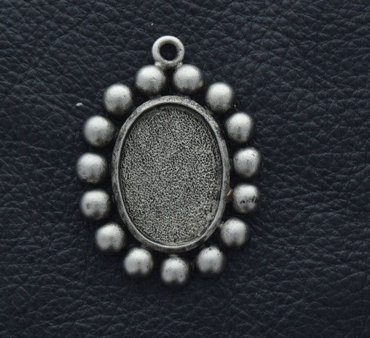 Vintage Bezel Pendant, cast with beaded border, 46mm oval with 25x18 bezel, flat back antique silver, Each