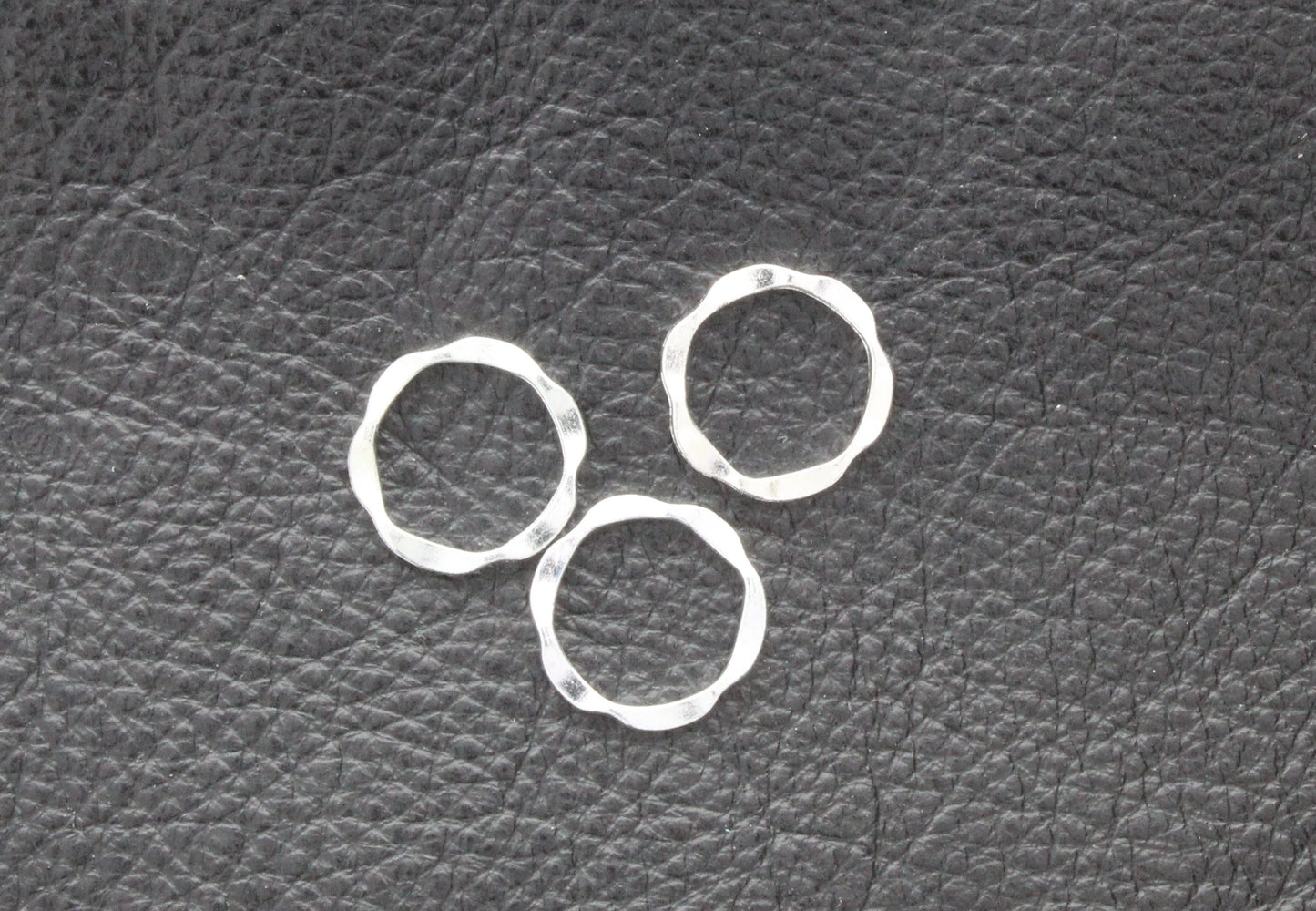 Hammered Connector ring, 15mm, silver plate, zinc cast, lead free, pack of 20