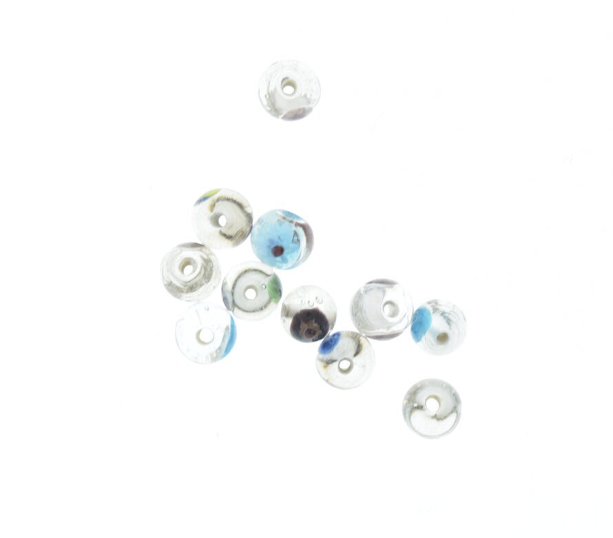 8mm Round Clear Glass Beads with Flowers, 22 beads per 7 inch strand