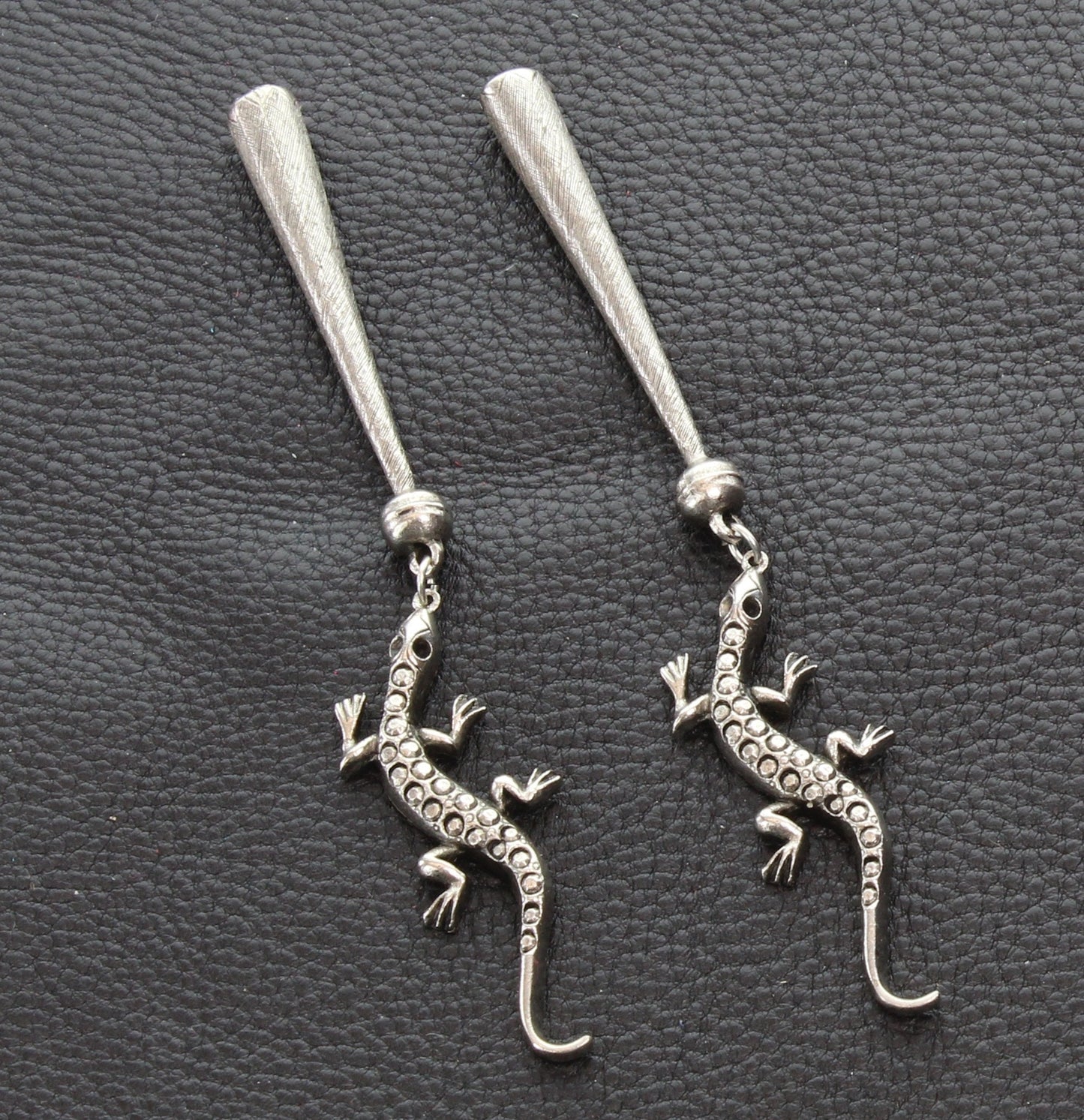 Lizard  Bolo Tips, antique silver, Made in USA of zinc, Set of 2/ 1 Pair