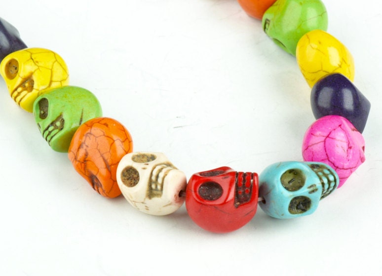 Skull Beads, Turquoise, Magnesite Stone in Bone White, Yellow, Red, and Pink, 14mm x 18mm, Day of the Dead, strand with 25 beads