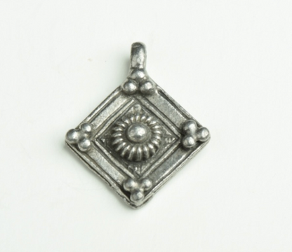 Byzantine pendant drop, sold in packs of 6