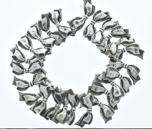 29mm Antiqued Silver Bow Beads, str