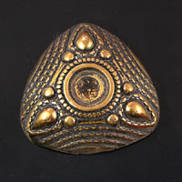 28mm Renaissance Triangle Cabochon with 7mm bezel, Antique gold, pack of 6
