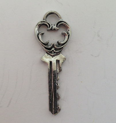Classic Key, Silver antique plate charm ea
