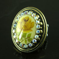 1.6" Yellow Rose of Texas Cameo Ring, Swarovski Crystal