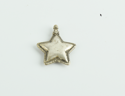 29mm PUFF STAR Charm or pendant, antique silver, pack of 6